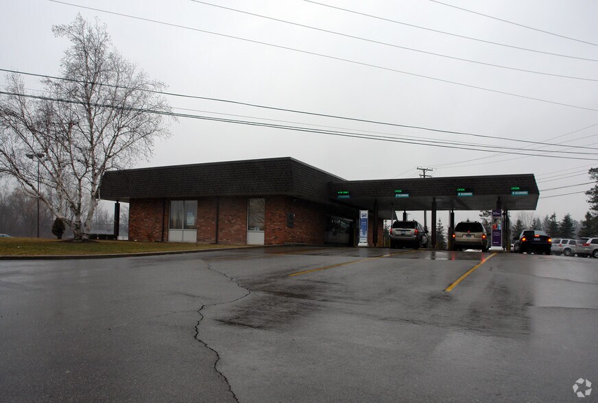 7001 Highland Rd, White Lake Township, MI à vendre - Photo du bâtiment - Image 2 de 2