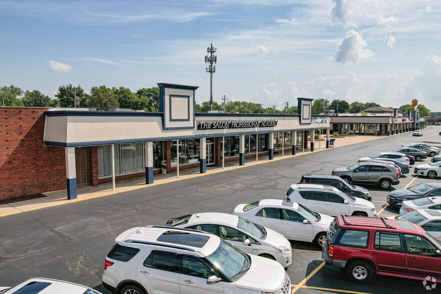 2001-3141 Campus Dr, Saint Charles, MO for lease - Building Photo - Image 2 of 4