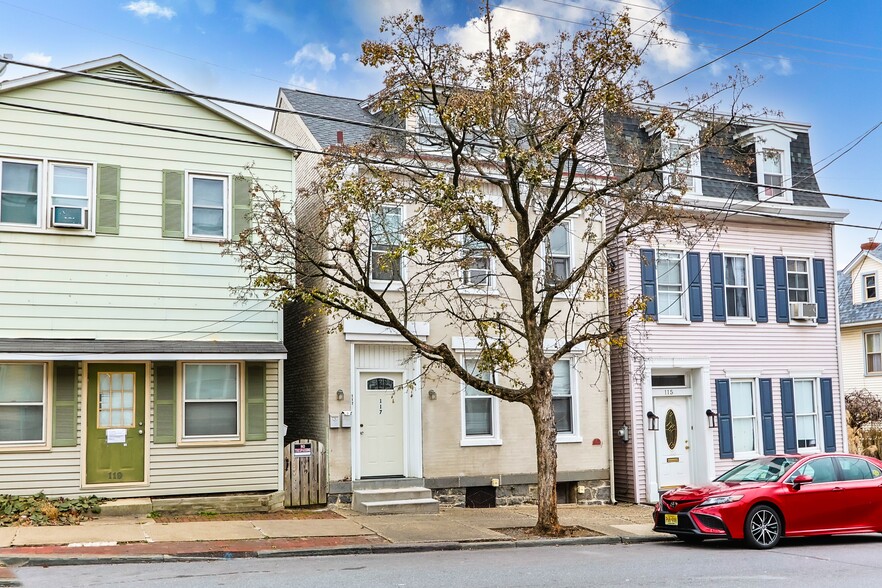 STUDENT RENTAL PORTFOLIO IN EASTON, PA portfolio of 2 properties for sale on LoopNet.ca - Building Photo - Image 1 of 8