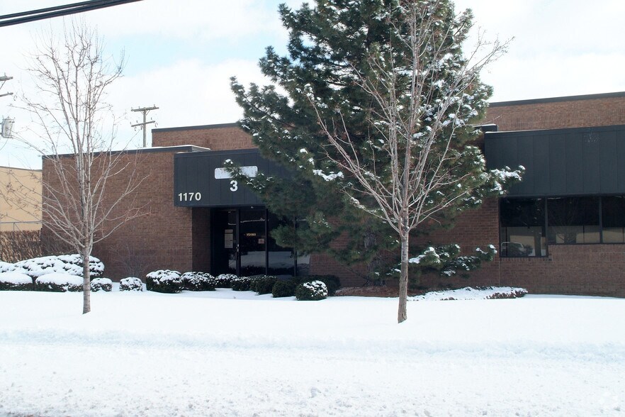 1170 Chicago Rd, Troy, MI à louer - Photo du bâtiment - Image 2 de 5