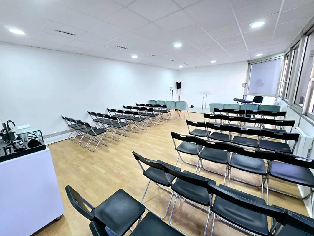 Office in Noisy-le-Grand for sale Building Photo- Image 1 of 6