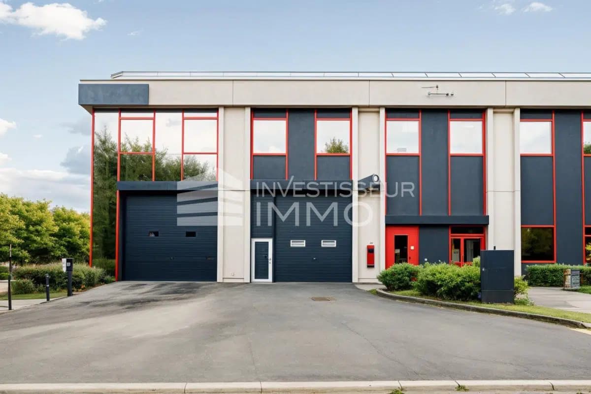 Flex in Antony for lease Building Photo- Image 1 of 4