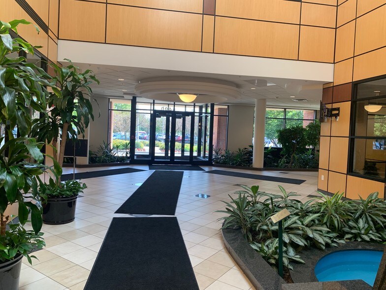 6400 Main St, Williamsville, NY à louer - Photo du bâtiment - Image 2 de 4