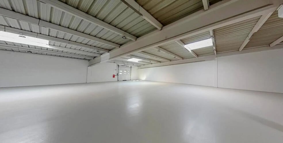 Flex in Coignières for lease - Building Photo - Image 3 of 9