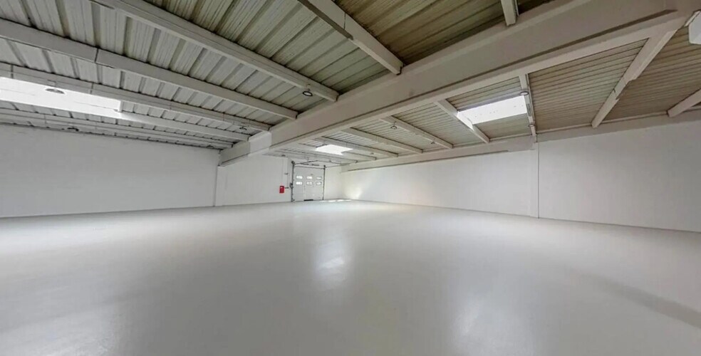 Flex dans Coignières à louer - Photo du bâtiment - Image 3 de 9