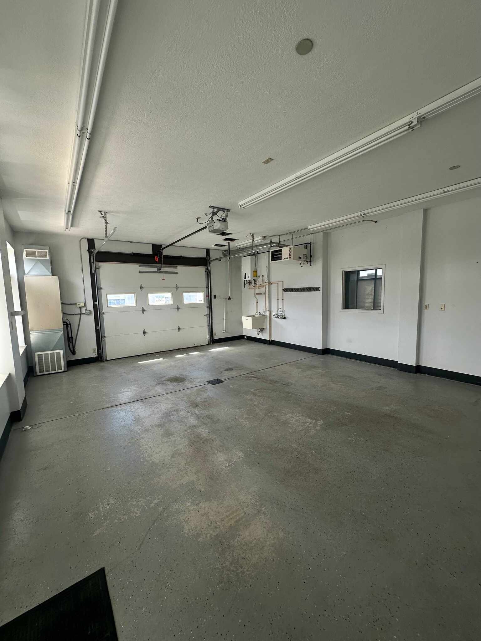 3631 Brookwall Dr, Akron, OH for lease Interior Photo- Image 1 of 3