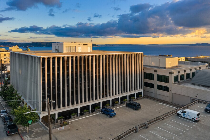 100 W Harrison St, Seattle, WA for lease - Building Photo - Image 1 of 7