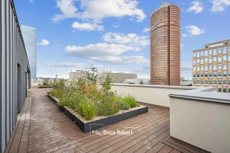 Flex in Lyon for lease - Building Photo - Image 2 of 32