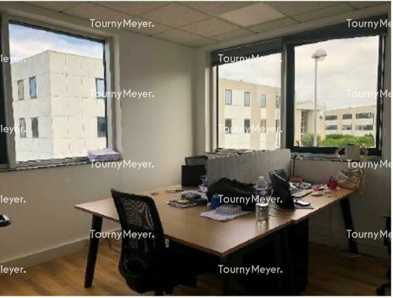 Office in Saint-Grégoire for lease - Interior Photo - Image 1 of 7