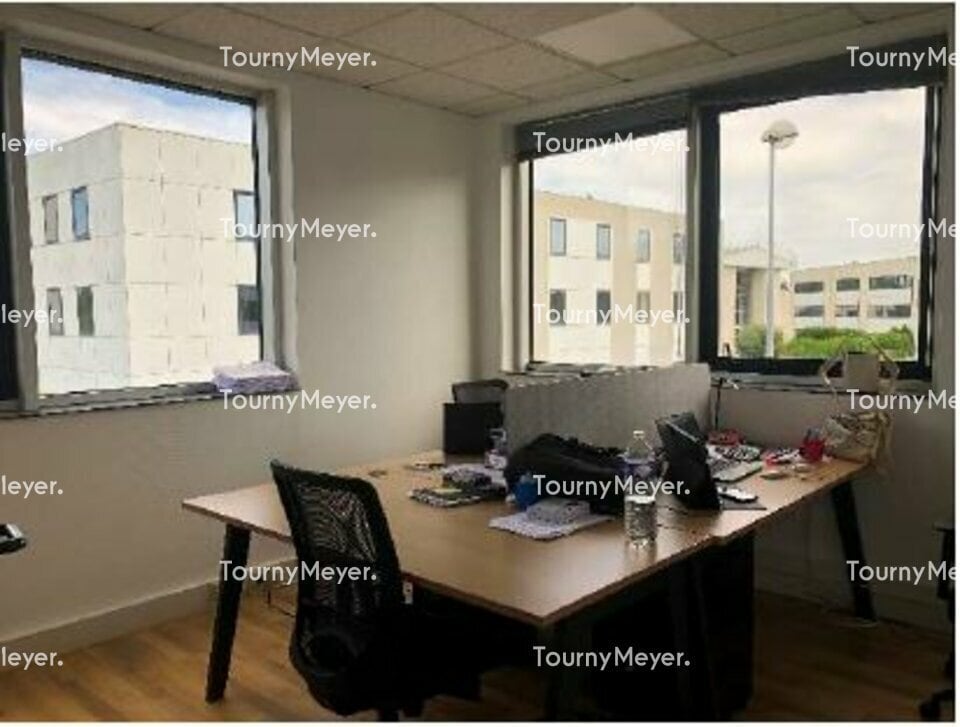 Office in Saint-Grégoire for lease Interior Photo- Image 1 of 8