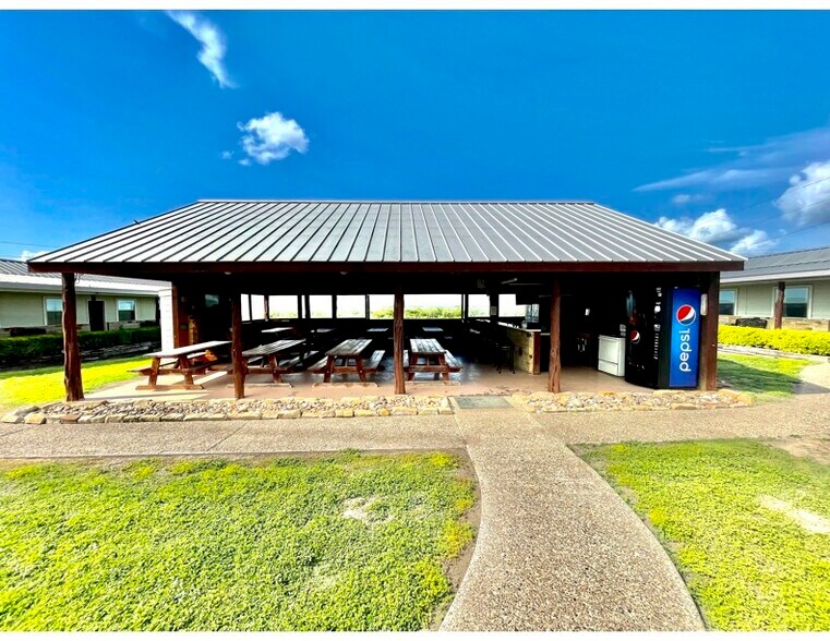 141 Jeff St, Three Rivers, TX à vendre - Photo du bâtiment - Image 2 de 15