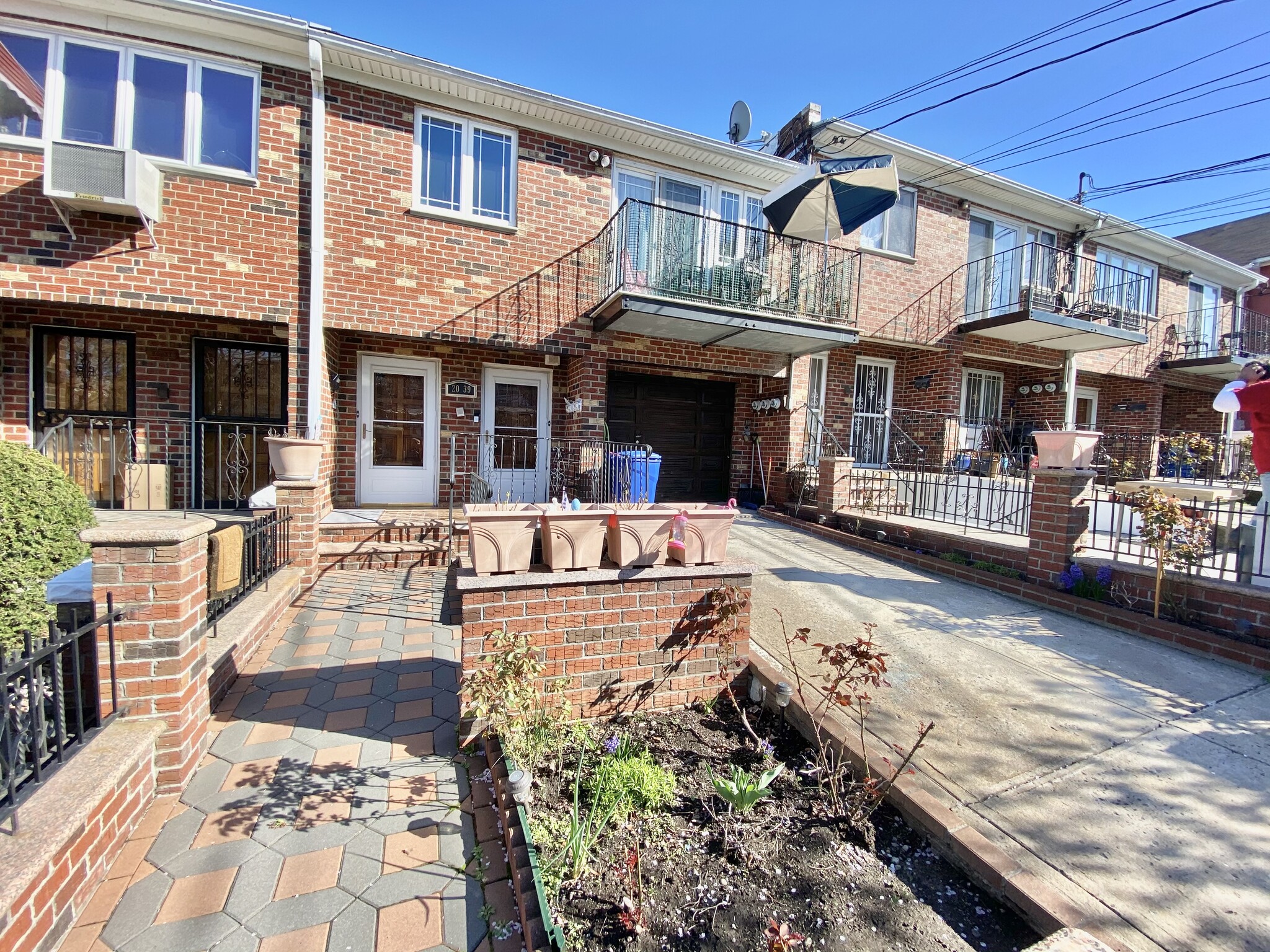 2039 49th St, Astoria, NY for sale Primary Photo- Image 1 of 1