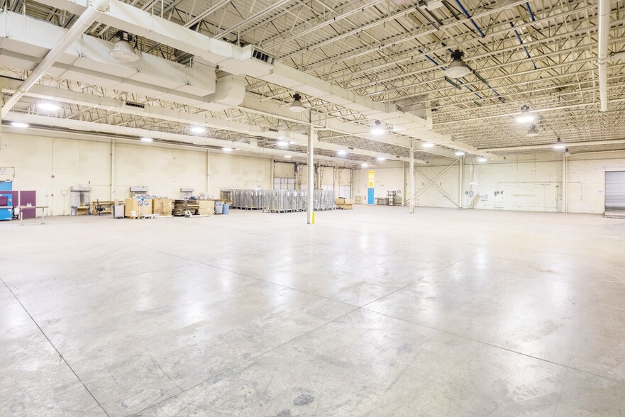 7085 Mentor Ave, Willoughby, OH for lease - Interior Photo - Image 3 of 4