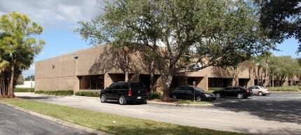 1661 Commerce Ave N, Saint Petersburg, FL à louer Photo du bâtiment- Image 1 de 2