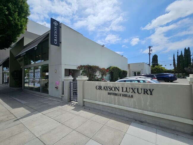 Plus de détails pour 275 S La Cienega Blvd, Beverly Hills, CA - Commerce de détail à louer