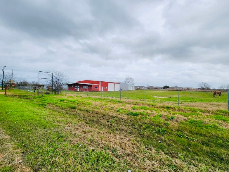 204 Glen Flora Rd, Eagle Lake, TX for sale - Building Photo - Image 2 of 28