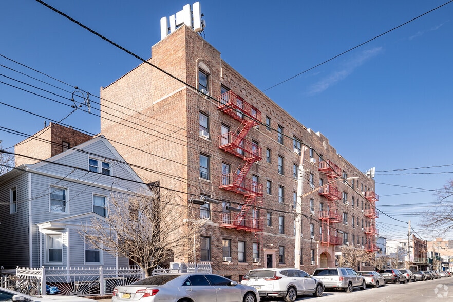 37-20 99th St, Corona, NY for sale - Primary Photo - Image 1 of 18