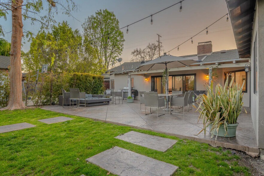 5932 Lubao Ave, Woodland Hills, CA à louer - Photo du bâtiment - Image 3 de 23