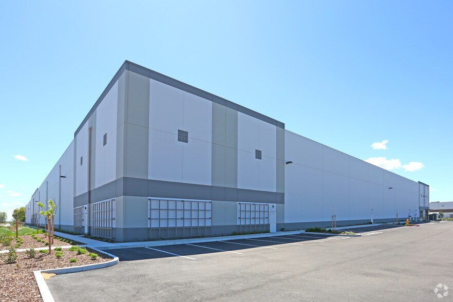 1440 Performance Dr, Stockton, CA à louer - Photo du bâtiment - Image 2 de 4