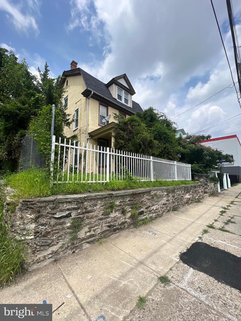 321 E Price St, Philadelphia, PA for sale Primary Photo- Image 1 of 15