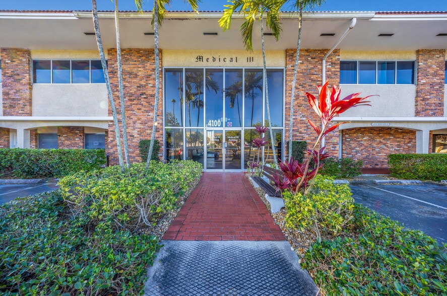 4100 S Hospital Dr, Plantation, FL à vendre - Photo du bâtiment - Image 3 de 9