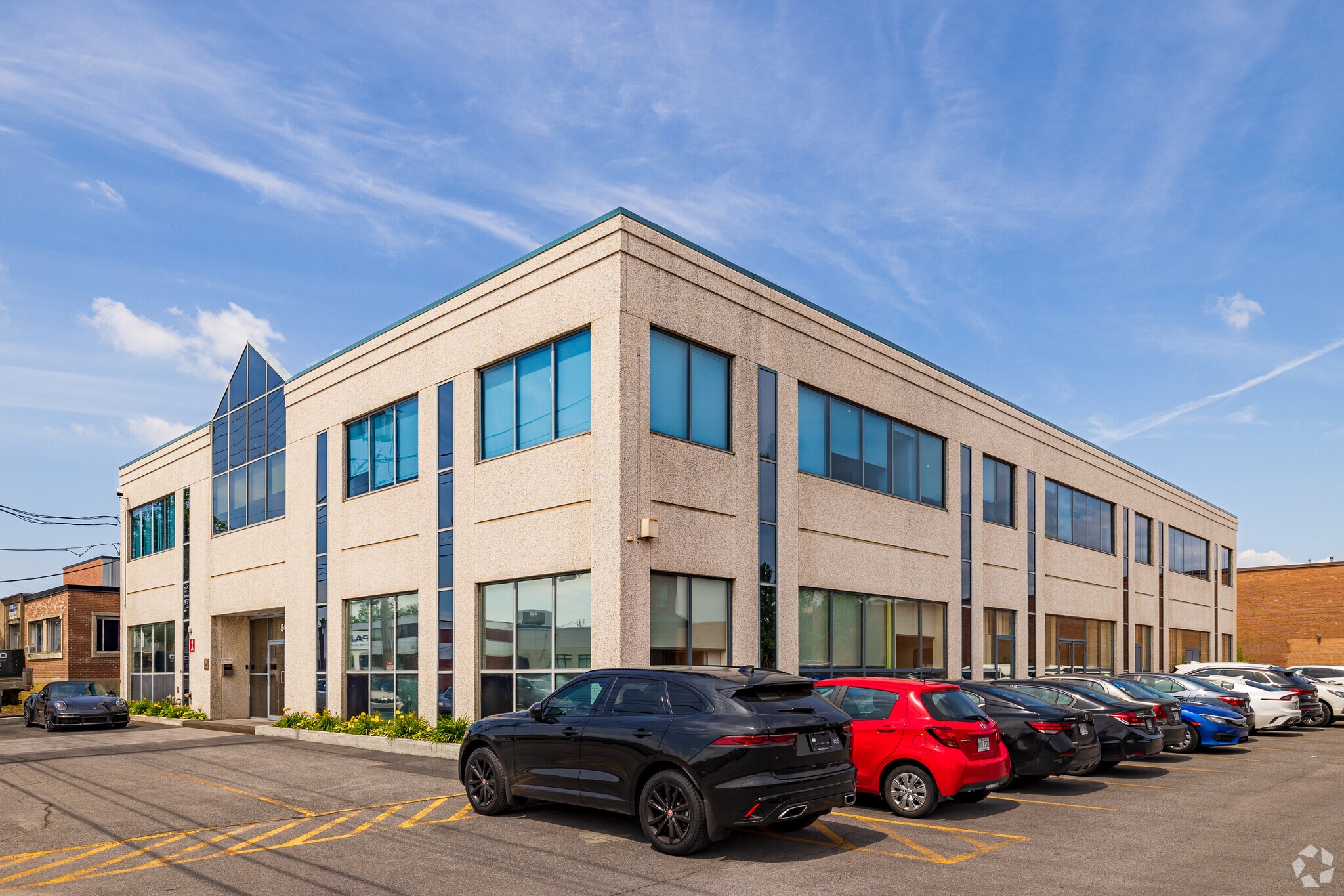 5485 Rue Paré, Mt Royal, QC for lease Primary Photo- Image 1 of 7