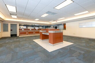24149-25389 Cedar Rd, Lyndhurst, OH for lease Interior Photo- Image 2 of 8