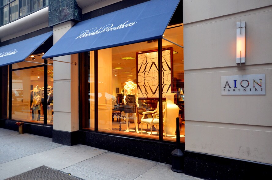 11 E 44th St, New York, NY à louer - Photo du bâtiment - Image 3 de 12