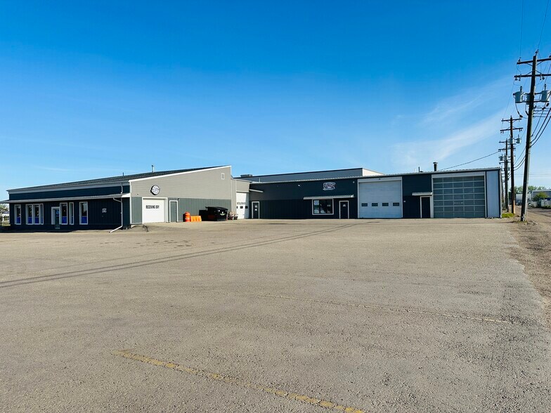 12615 100 St, Grande Prairie, AB à louer - Photo du bâtiment - Image 2 de 10