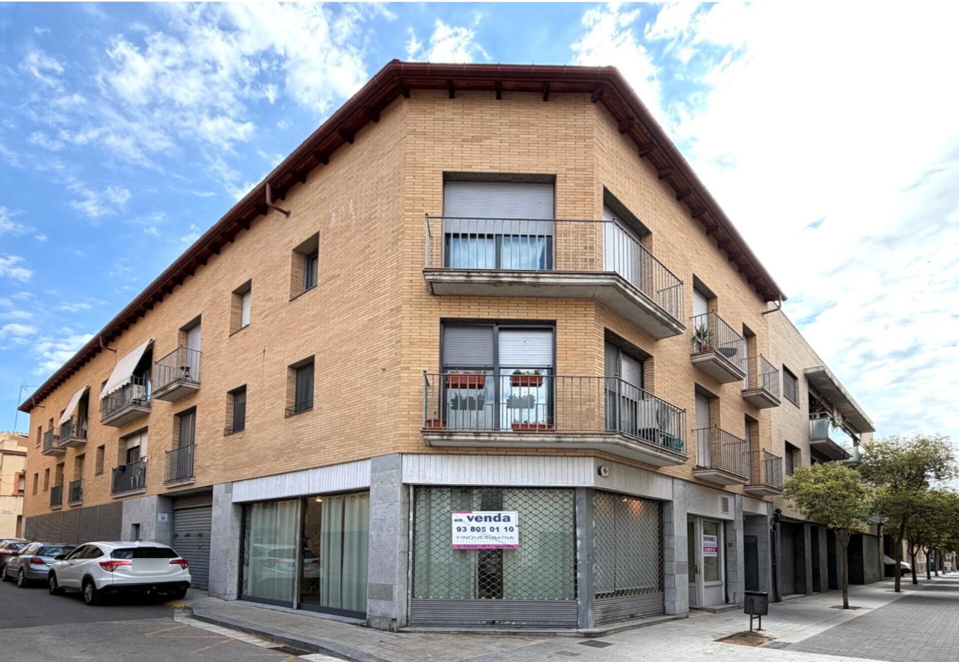 Immeuble residentiel dans Igualada, Barcelona à vendre Photo du bâtiment- Image 1 de 2