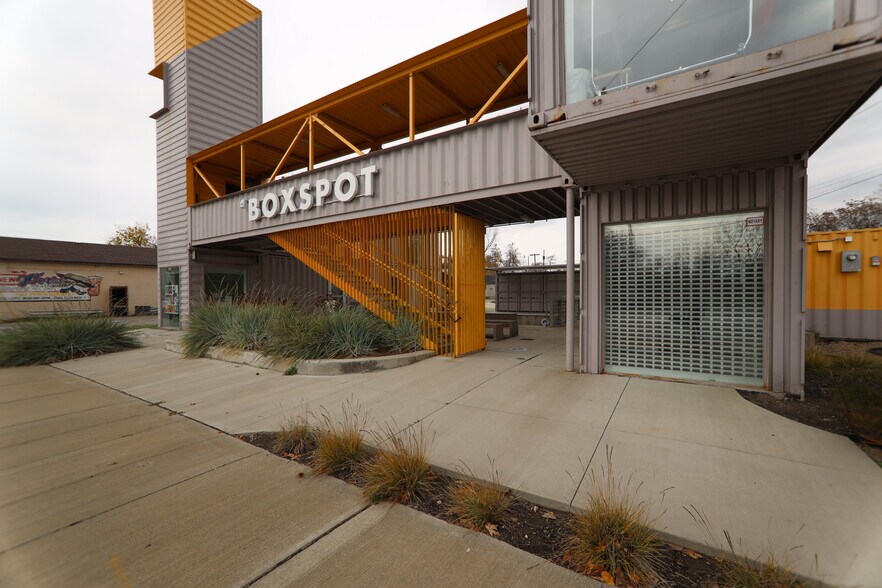 8005 Kinsman Rd, Cleveland, OH for lease - Primary Photo - Image 1 of 1