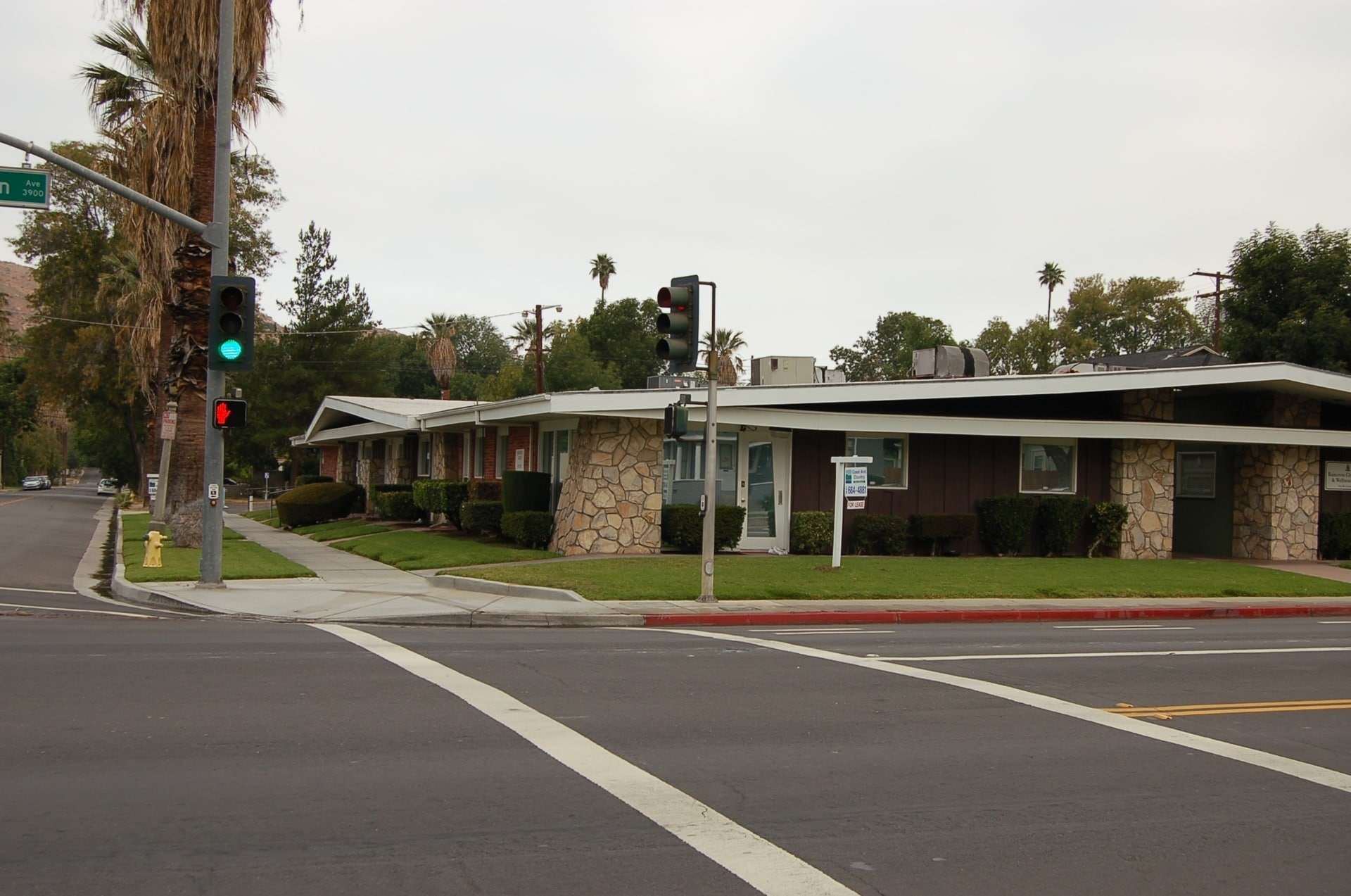 3971-4093 Brockton Ave, Riverside, CA à louer Photo principale- Image 1 de 10