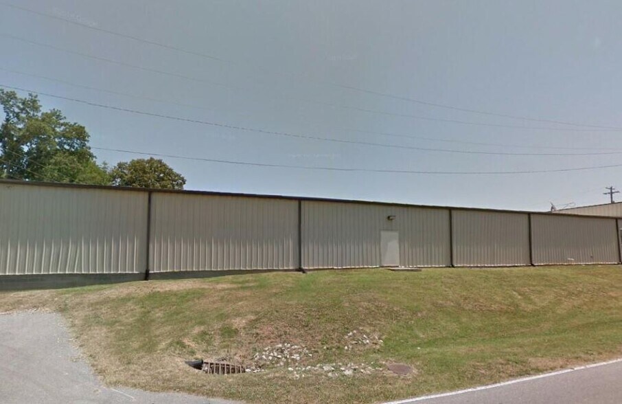 15671 Highland Dr, McKenzie, TN à vendre - Photo du bâtiment - Image 2 de 2