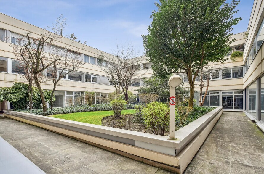 118 Rue De Vaugirard, Paris à vendre - Photo du bâtiment - Image 1 de 7