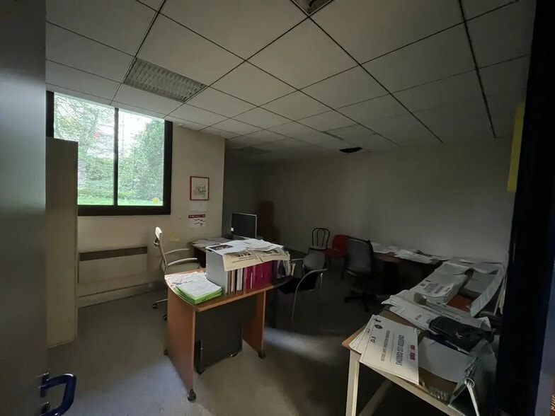 Office in Lyon for sale - Interior Photo - Image 2 of 6