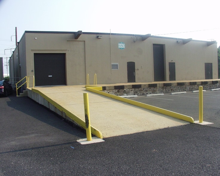 680 Eagle Blvd, Warminster, PA for lease - Building Photo - Image 3 of 4