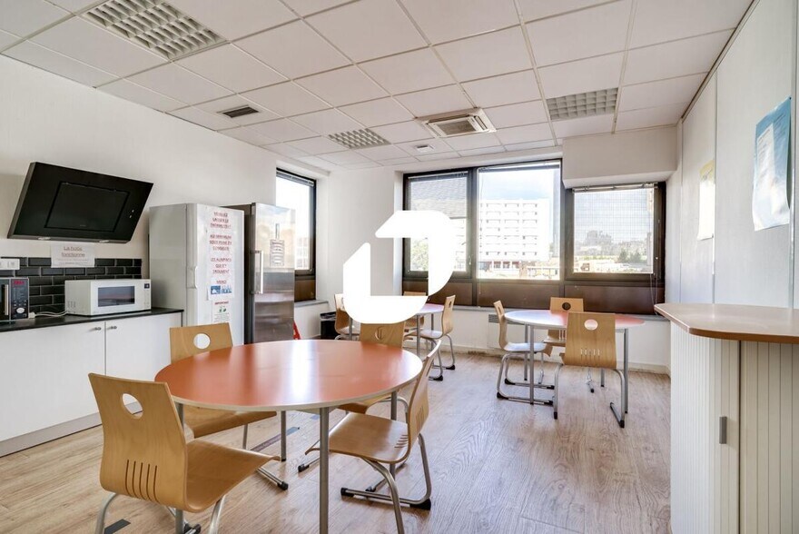 Office in Bagnolet for lease - Interior Photo - Image 3 of 14