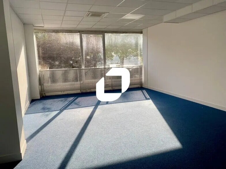 Office in Suresnes for sale - Interior Photo - Image 2 of 9