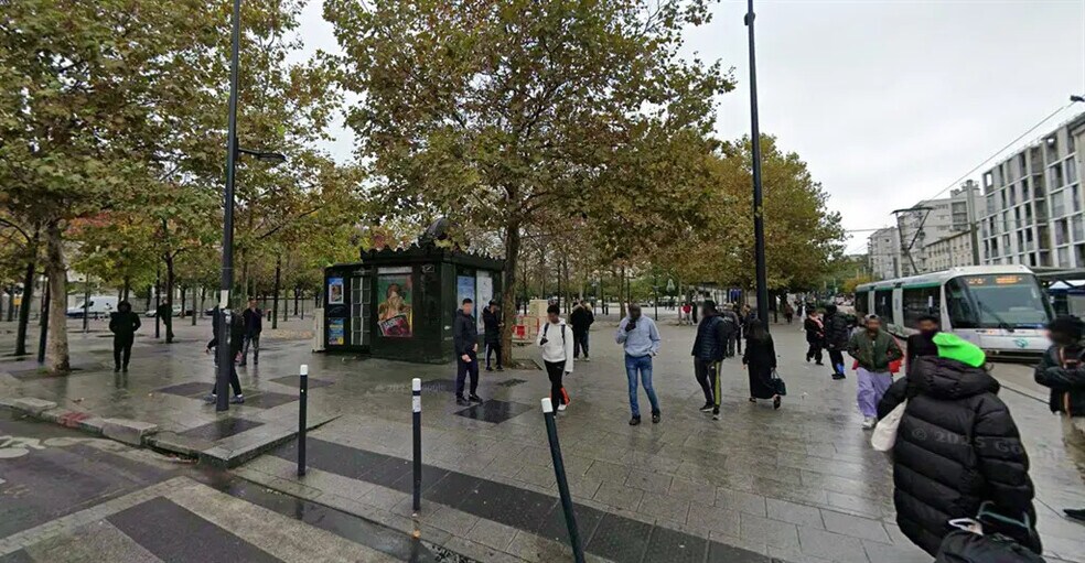 Commerce de détail dans Saint-Denis à louer - Photo du bâtiment - Image 3 de 5