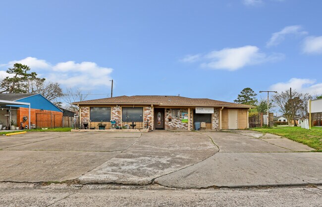 More details for 827 Casey St, Channelview, TX - Retail for Sale