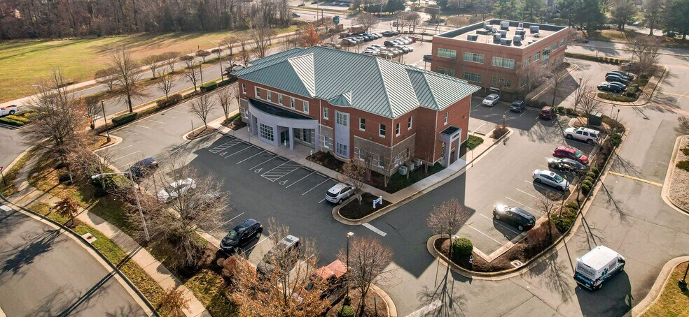 1071 Care Way, Fredericksburg, VA à louer - Photo du bâtiment - Image 2 de 2