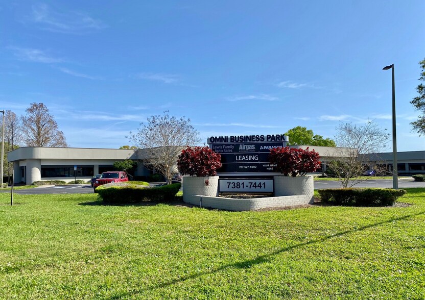 7381 114th Ave, Largo, FL à louer - Photo de l’enseigne - Image 2 de 12