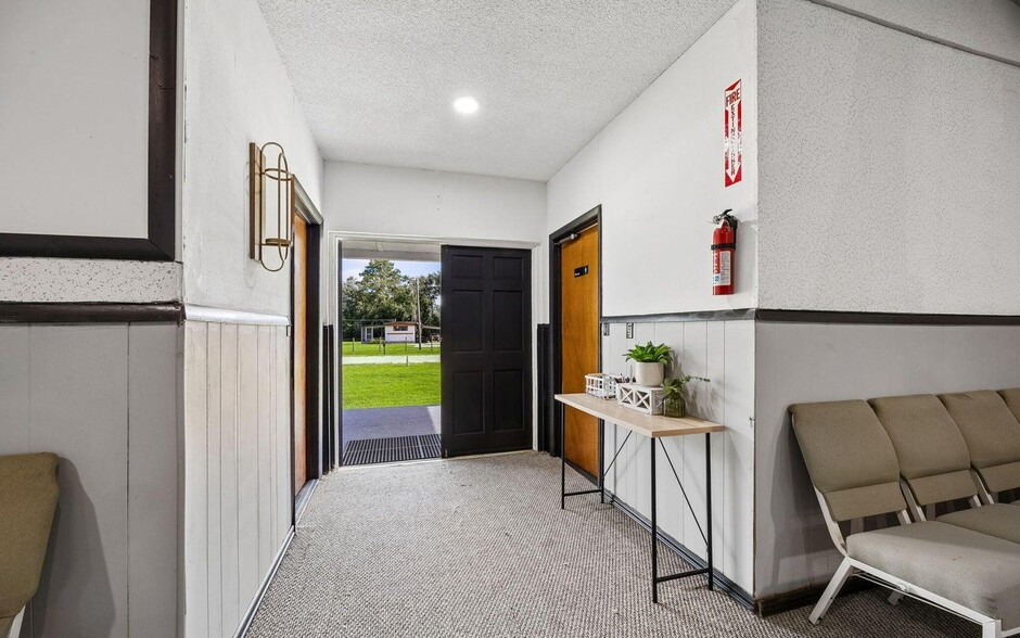 101 Sesame St, Palatka, FL for sale - Interior Photo - Image 3 of 27