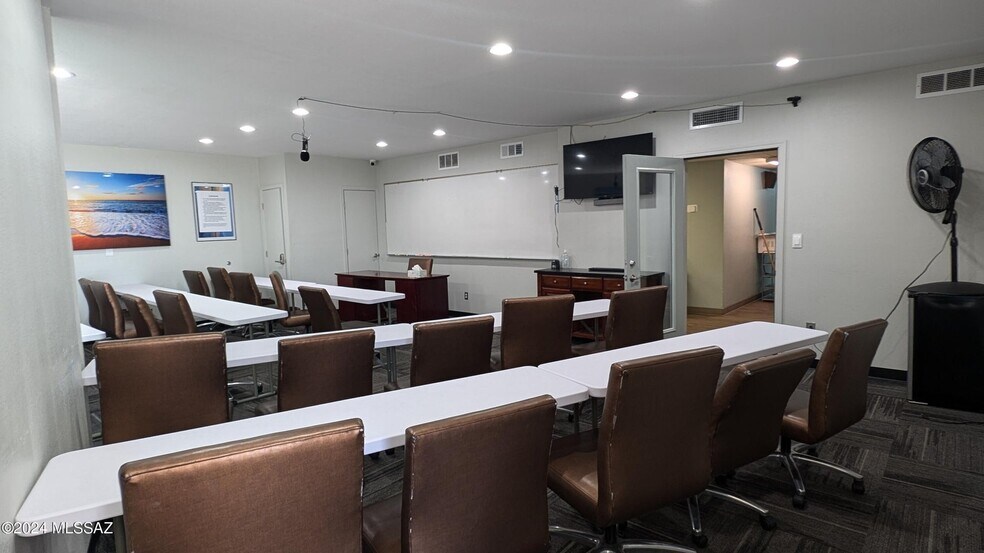 2901 N Country Club Rd, Tucson, AZ à vendre - Photo intérieure - Image 3 de 34