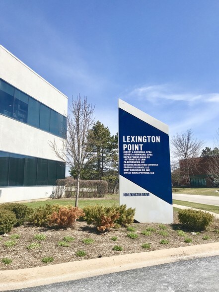 100 Lexington Dr, Buffalo Grove, IL à louer - Photo du bâtiment - Image 2 de 4
