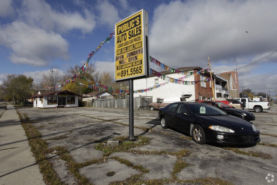 973 Lakeshore Rd E, Mississauga, ON à louer - Photo du bâtiment - Image 2 de 3