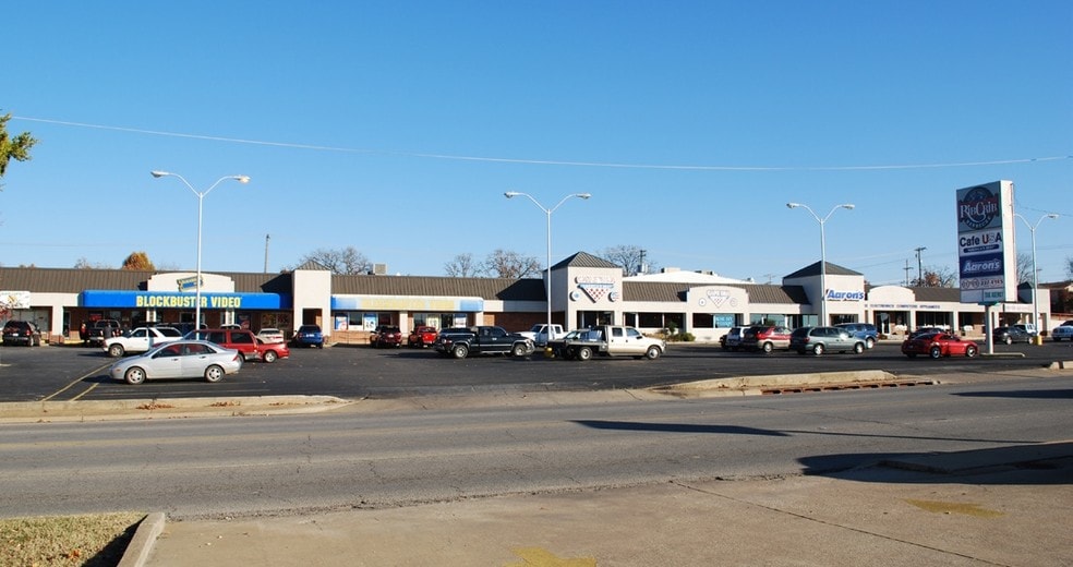 713-745 S Mission St, Sapulpa, OK for lease - Building Photo - Image 2 of 13