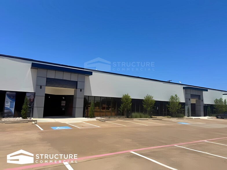 3209 Premier Dr, Plano, TX à louer - Photo du bâtiment - Image 3 de 5