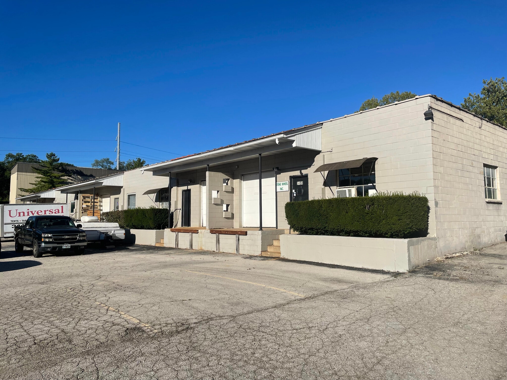 9410-9450 Watson Industrial Park Dr, Crestwood, MO for lease Primary Photo- Image 1 of 6