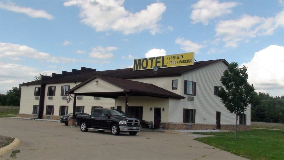 265 Colonels Dr, Columbus Junction, IA à vendre - Photo du bâtiment - Image 3 de 20